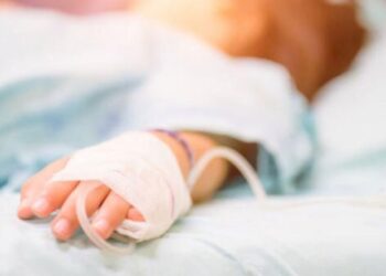 4 yaşlı qız “ASAN Xidmət”in ikinci mərtəbəsindən yıxılaraq ölüb