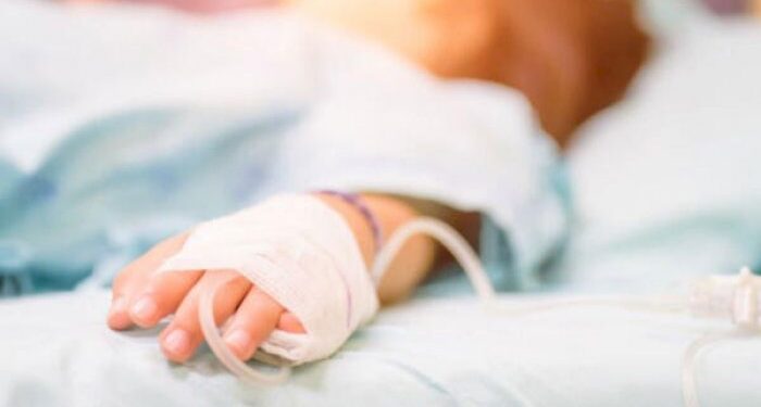 4 yaşlı qız "ASAN Xidmət"in ikinci mərtəbəsindən yıxılaraq ölüb