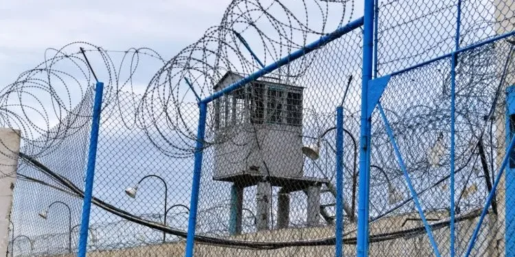 Bakıda HƏBSXANADA İNSİDENT: Məhkum mayoru döydü