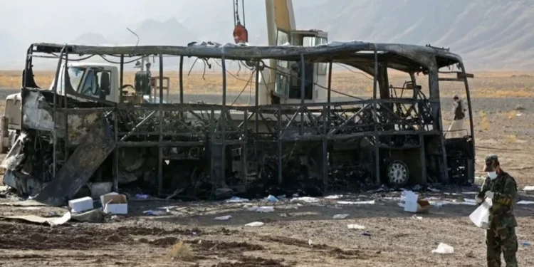 Əfqanıstanda avtobus aşdı - 25 ölü