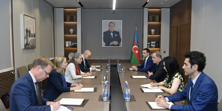 Ceyhun Bayramov Maqdalena Qrononu qəbul edib