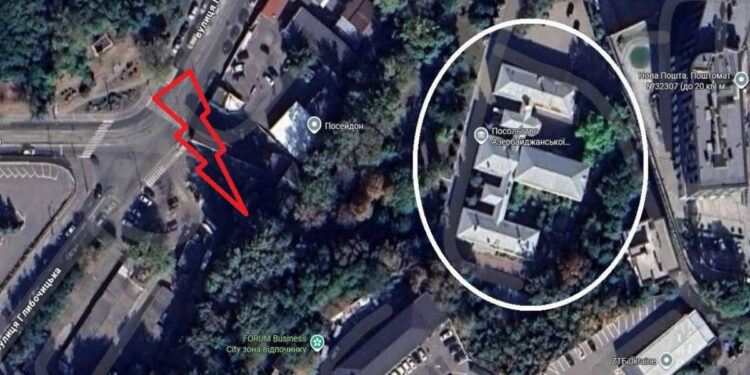 Kiyevə atılan raketlərdən biri Azərbaycan səfirliyinin yaxınlığına düşüb