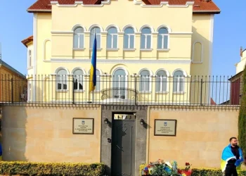 Ukrayna səfirliyində  başsağlığı kitabı açılıb