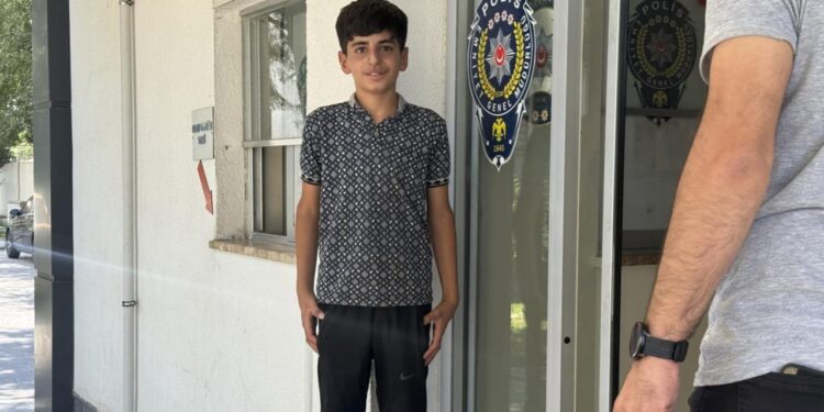 1,6 milyon lirəlik qızıllar tapdı - polisə təhvil verdi