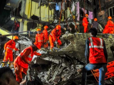 Hindistanda qanunsuz tikilən bina uçdu - 15 ölü