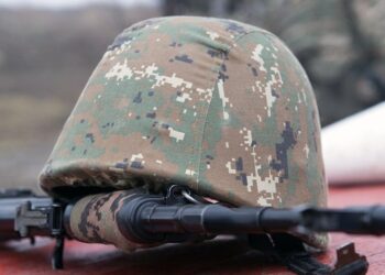 Ermənistanda hərbçi güllələndi