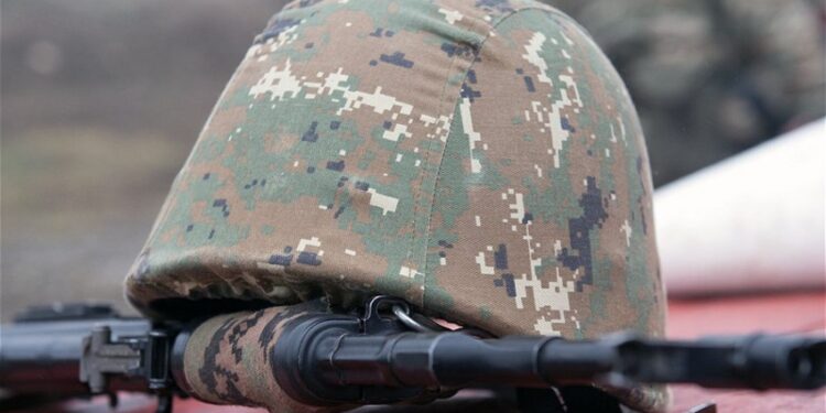 Ermənistanda hərbçi güllələndi