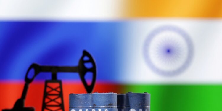 Hindistan Rusiya neftindən tamamilə imtina etməyəcək - İqor İsayev