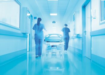 Gəncədə bıçaq xəsarəti alan ana və oğulun son vəziyyəti