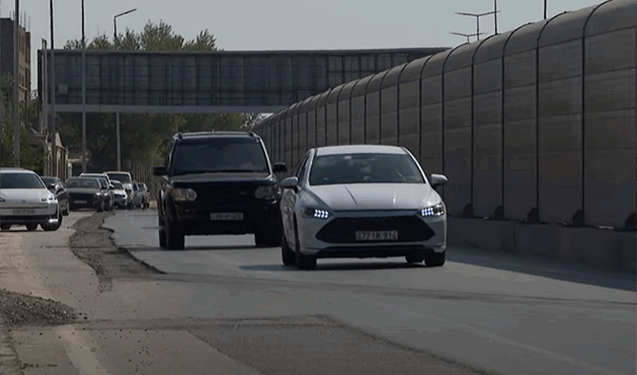 Bu yolda sürücülər istiqaməti ayırd edə bilmirlər - VİDEO