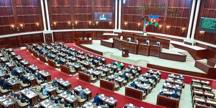 Milli Məclisdə Dövlət Suverenliyi Günü ilə bağlı konfrans keçirilir