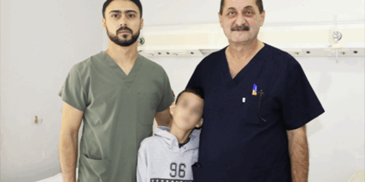 9 yaşlı uşaq batareya və maqnit udub - FOTO