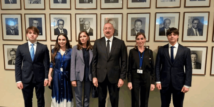 Prezident ailəsinin Nyu-Yorkdan - FOTOSU