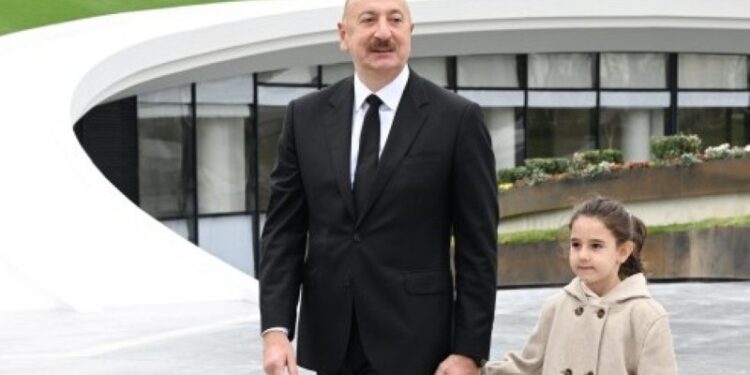 "Yaxşı babadır, bir az hündürdür" - Nilay prezidentlə görüşündən danışdı - VİDEO