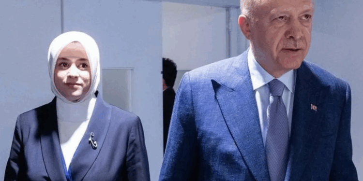 Ərdoğanın yanından ayırmadığı Fatimə kimdir? - FOTO