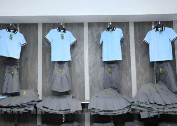 Valideynlərin NƏZƏRİNƏ! Məktəbli formaları BU ÜNVANLARDA SATILIR