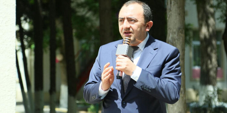 İcra başçısı baş memarı, şöbə müdirini və sürücüləri işdən çıxardı