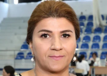 Azərbaycanda məktəb direktorunun ölkədən çıxışına qadağa qoyuldu