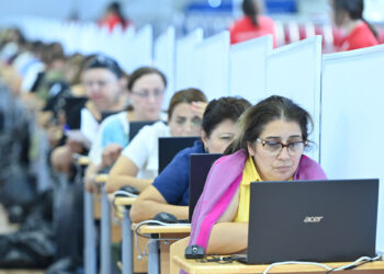 Sertifikasiyadan kəsilən müəllimlər məhkəməyə ÜZ TUTDULAR