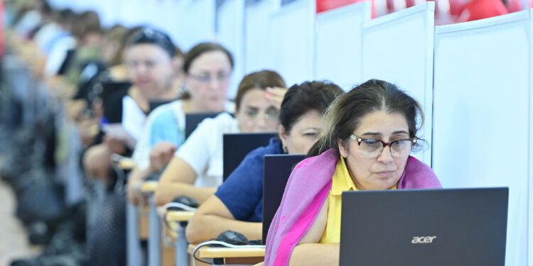 Sertifikasiyadan kəsilən müəllimlər məhkəməyə ÜZ TUTDULAR