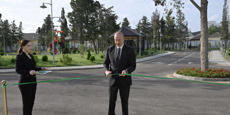 Prezident Yazıçılar Birliyinin Yaradıcılıq Evinin açılışında - FOTOLAR