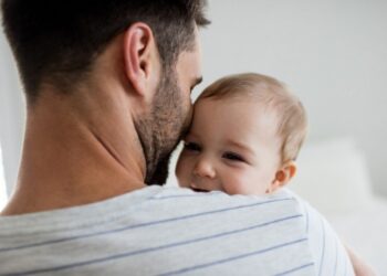 Azərbaycanda atalar da ödənişli məzuniyyətə çıxa biləcək