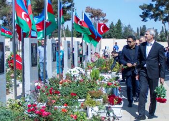 2-ci Şəhidlər xiyabanına ziyarət başlayıb