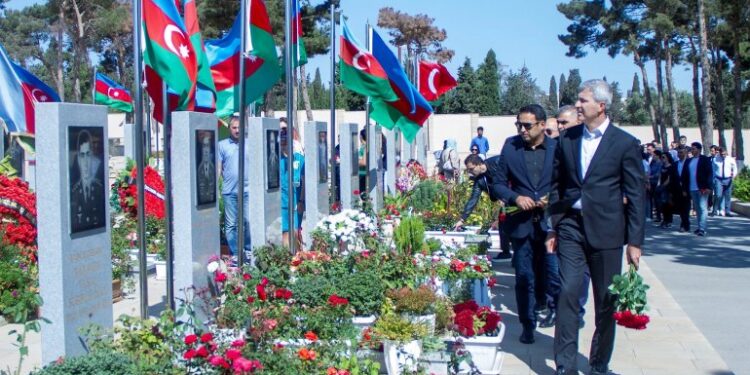 2-ci Şəhidlər xiyabanına ziyarət başlayıb