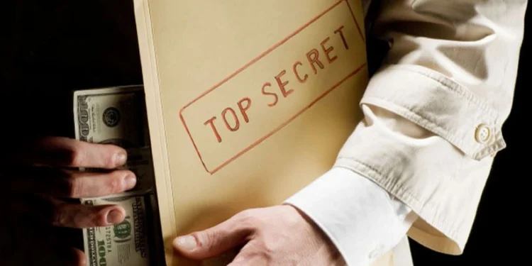 Britaniyada Rusiyaya casusluqda şübhəli bilinən üç nəfər saxlanılıb