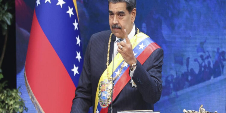 Venesuela Kolumbiya ilə sərhədə 25 min hərbçi yerləşdirib