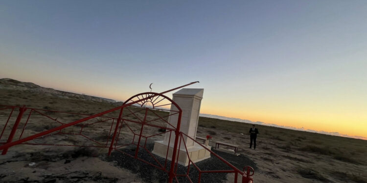 ABŞ səfirliyinin müşaviri AZAL təyyarəsinin qəzaya uğradığı yeri ziyarət edib