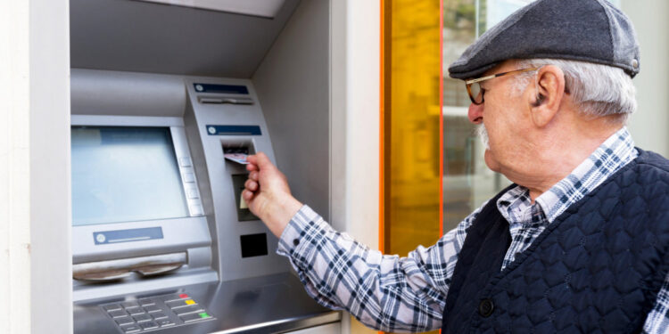 Pensiya yaşına 2 il qalmış vətəndaşın işdən çıxarılması qadağan edilə bilər