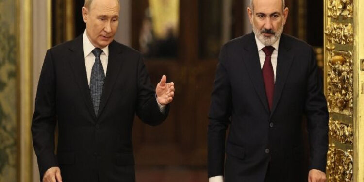 KİV: Paşinyan Moskvada Putinlə görüşəcək