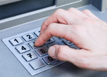 Bank kartlarından oğurluq edənlər saxlanıldı