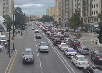 Paytaxt yolllarında svetoforlara “yaşıl dalğa” rejimi tətbiq edilib