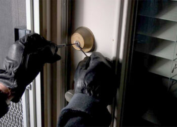 Bakıda evdən 15 min manatlıq qızıl oğurlanıb