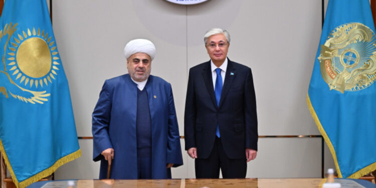 Qazaxıstan Prezidenti Allahşükür Paşazadəni qəbul edib