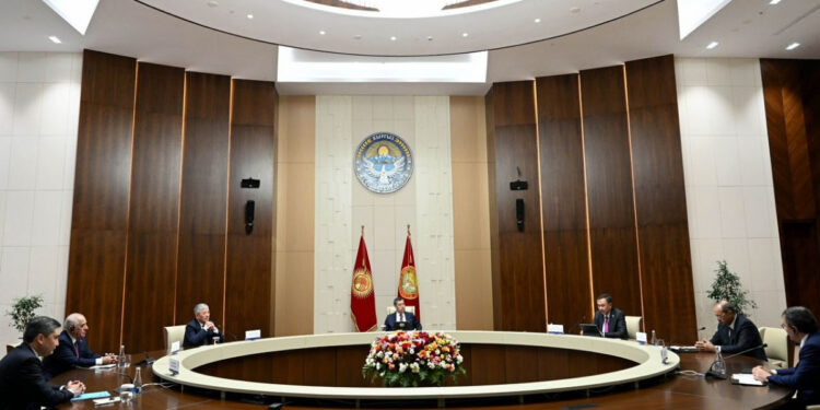 Əli Əsədov Sadır Japarov ilə görüşüb