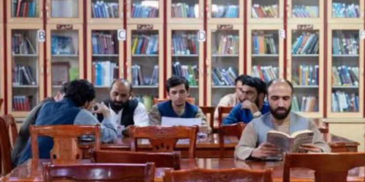 Taliban qadınların yazdığı kitabları universitetlərin tədris sistemindən çıxarıb