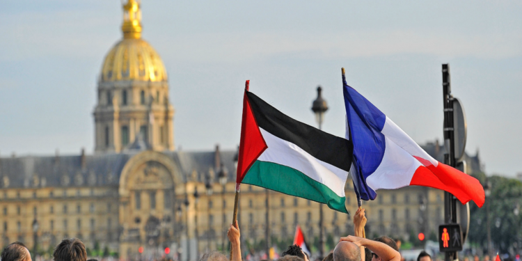 Fransa Fələstin bayrağının dalğalandırılmasını qadağan edib