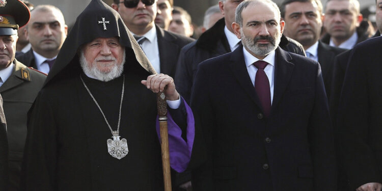 Paşinyandan II Qareginə xəbərdarlıq: Nə qədər tez getsən...