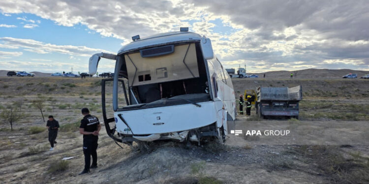 Naxçıvanda avtobus dərəyə aşıb, 15-dən çox yaralı var - FOTO