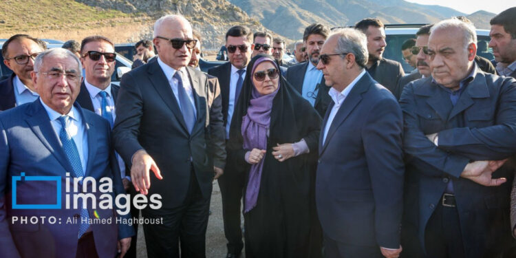 Şahin Mustafayev Araz dəhlizində görülən işlərlə tanış olub