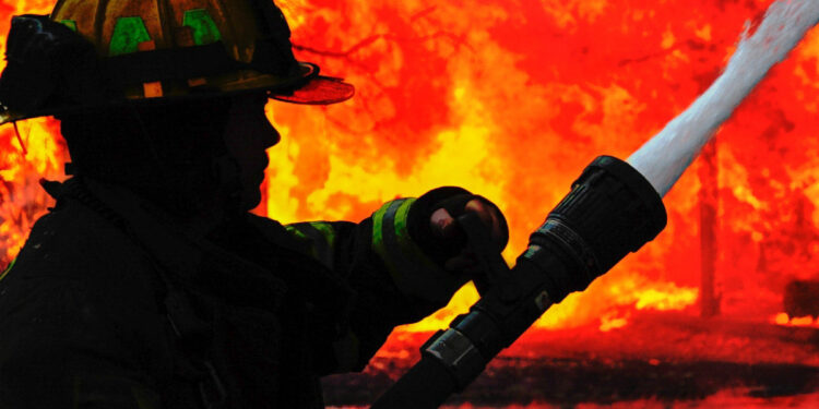 Bakıda ev yanıb, bir nəfər tüstüdən zəhərlənib