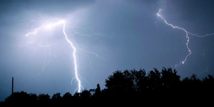 Bəzi yerlərdə şimşək çaxıb, leysan yağıb