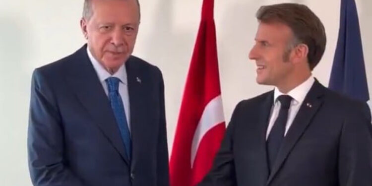 Ərdoğanın Makronla zarafatı gündəm oldu - VİDEO