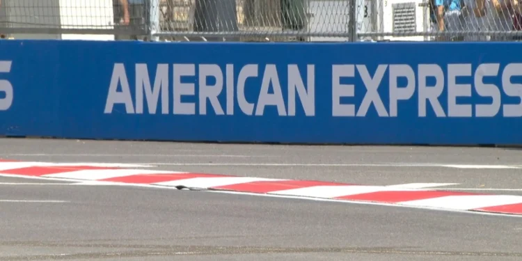 "Formula 1" üzrə Azərbaycan Qran-prisində birinci sərbəst yürüş dayandırılıb