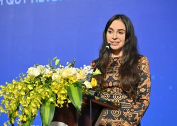 Leyla Əliyeva “Nine Senses Art Center”dəki sərgiyə baxış keçirib