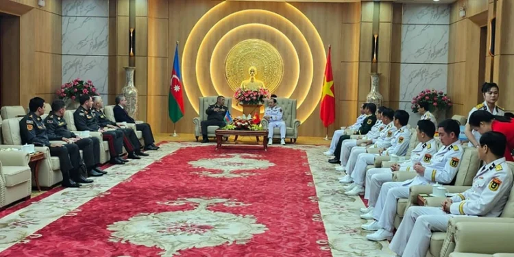 Zakir Həsənov Vyetnam HDQ Komandanlığında olub