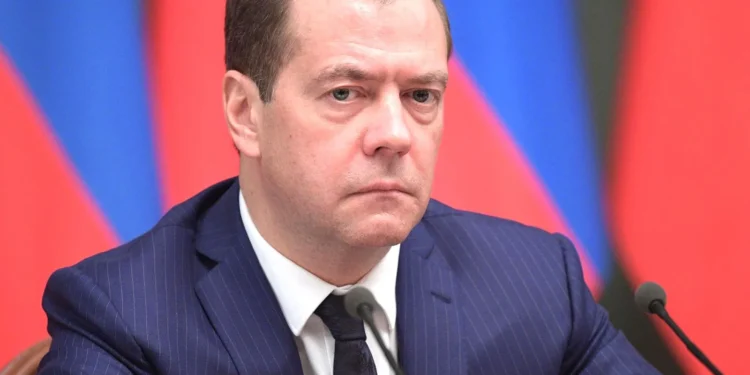 Medvedev: "ABŞ Rusiyaya qarşı bütün sanksiyaları ləğv etməlidir"